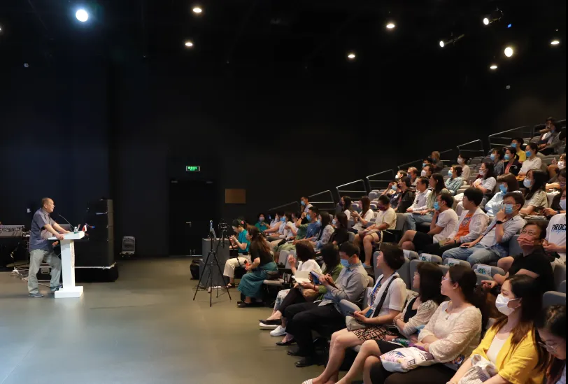 科学史系教职工党支部组织观看科学史话剧《哥本哈根》