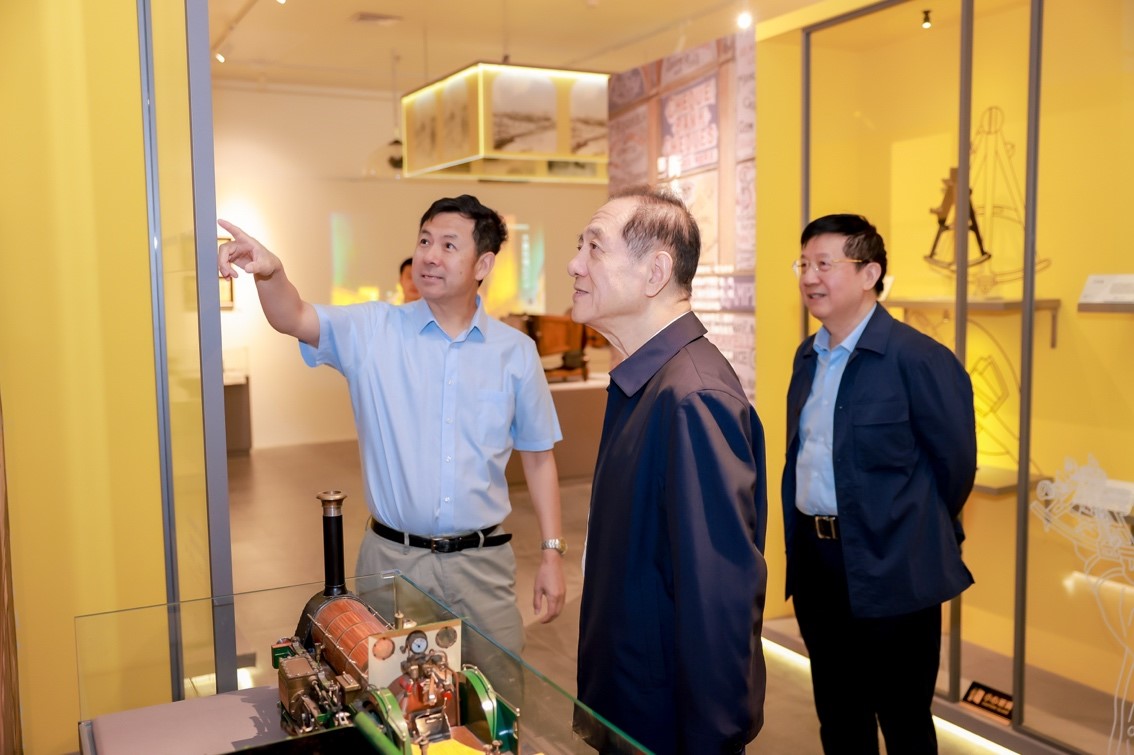 清华大学科学史系七周年庆暨萨顿诞辰140周年·柯瓦雷逝世60周年·竺可桢逝世50周年纪念论坛顺利举行