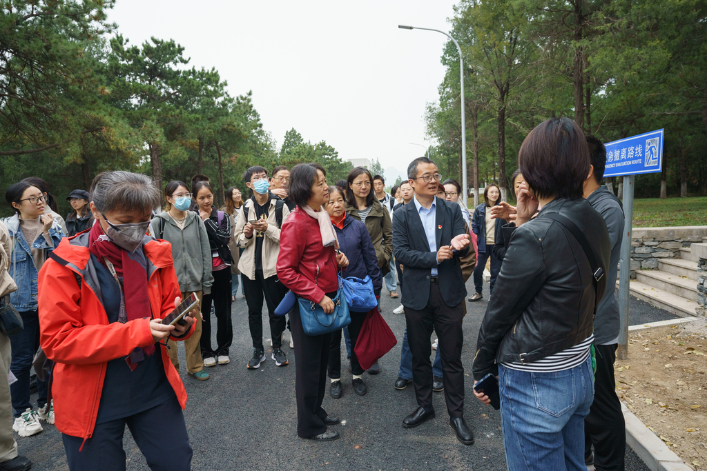 科学史系党支部开展“弘扬‘两弹一星’精神,学习‘200号’光荣传统”联合主题党日活动