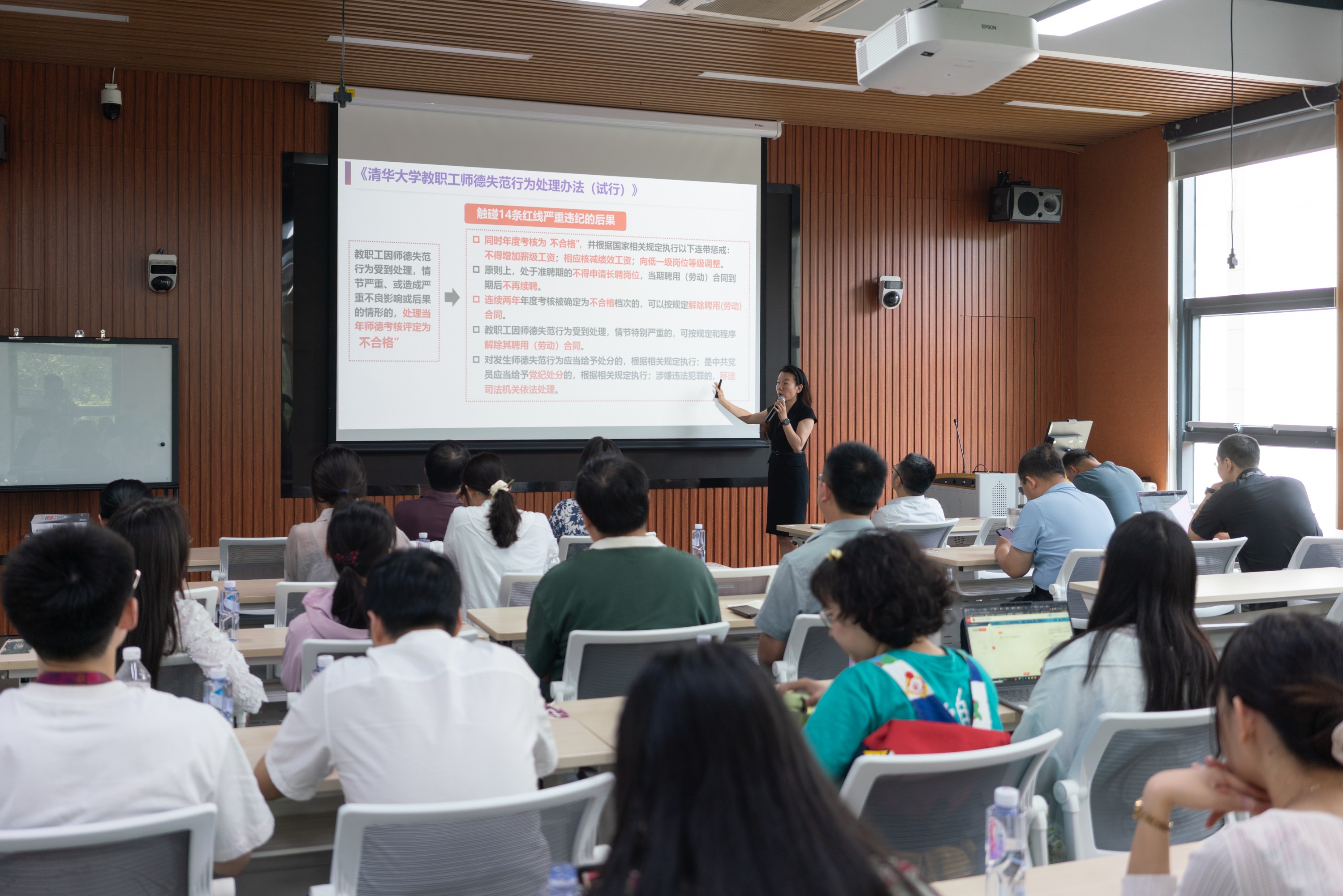 人文学院、训练中心五个党支部联合开展“学思悟践促发展、科技赋能育新人”师生联学共建活动