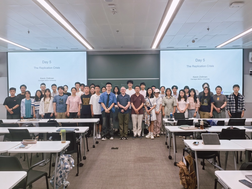 第16届清华-匹大科学哲学暑期学院成功举办，Kevin Zollman讲授“激励、偏差与科学进步”