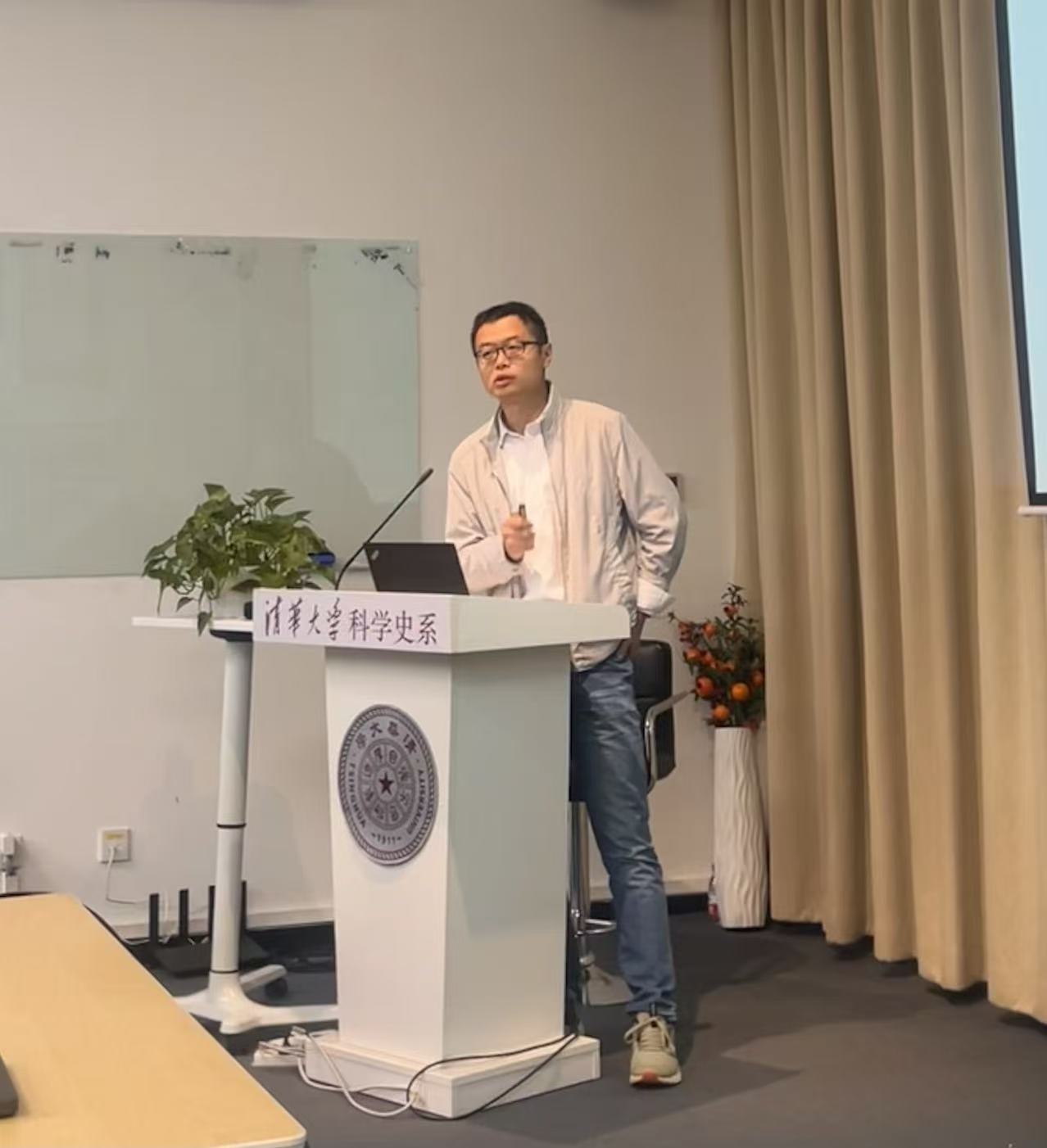 2025年10月22日系学术例会第210期纪要:王巍“规范解释与因果解释”和程志翔“现代演化理论中有几个自然选择概念?”