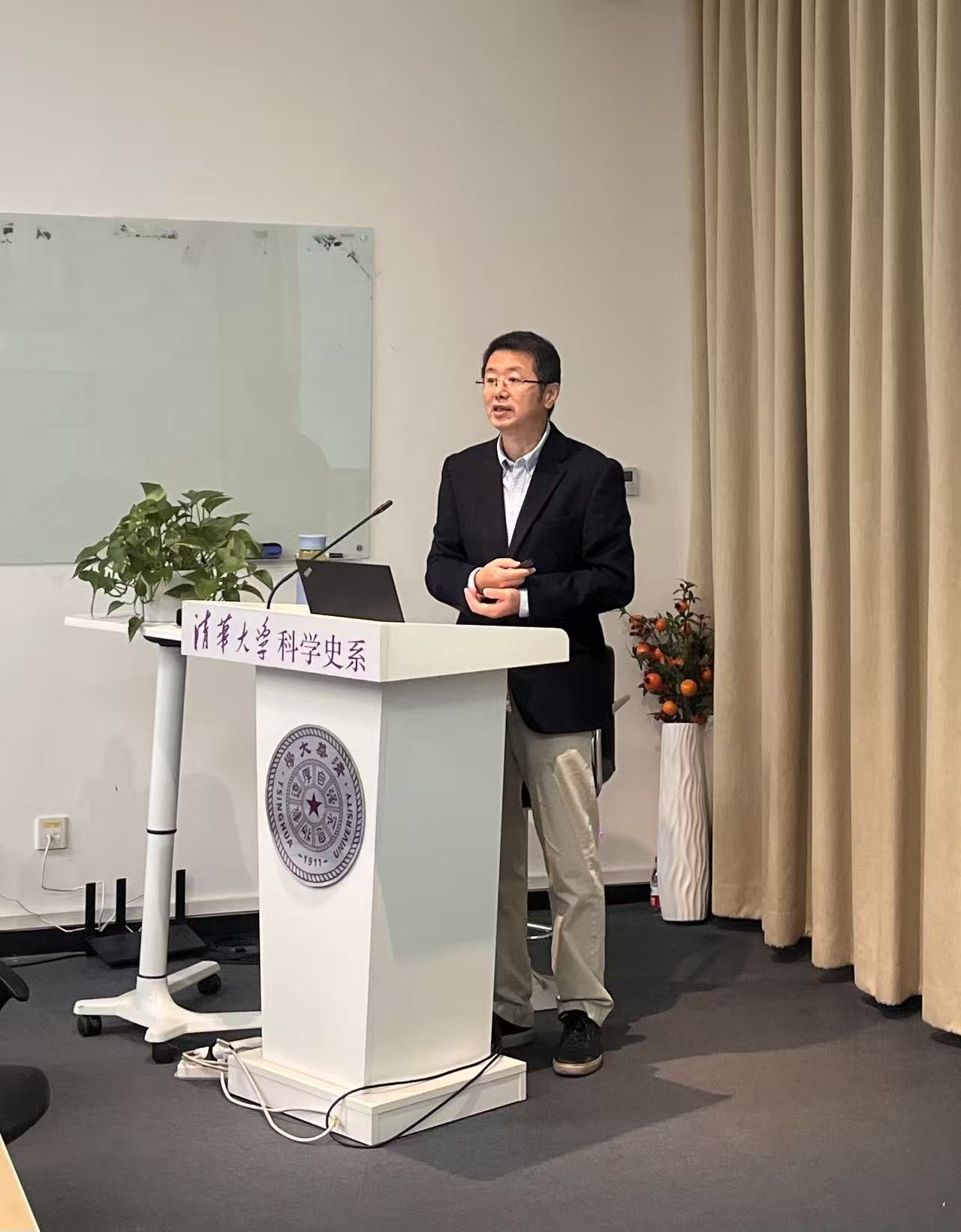 2025年10月22日系学术例会第210期纪要:王巍“规范解释与因果解释”和程志翔“现代演化理论中有几个自然选择概念?”