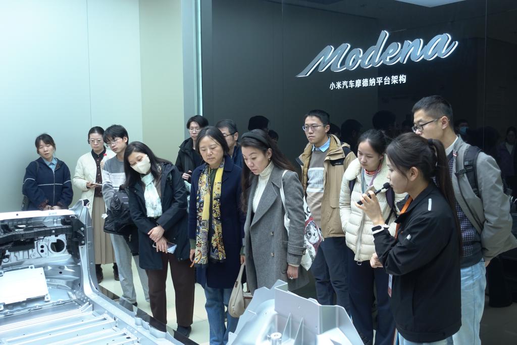 科学史系科学博物馆联合党支部举办“触摸科技脉搏,感受智造魅力:走进小米汽车超级工厂”主题党日活动